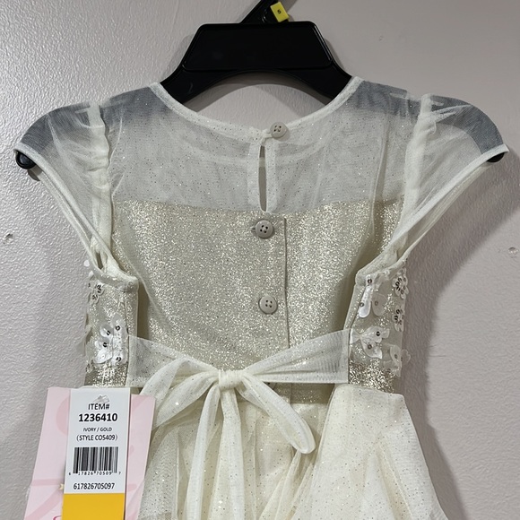 JONA MICHELLE Girls Ivory/Gold Formal Dress. NWT. Size 5. - Picture 5 of 6